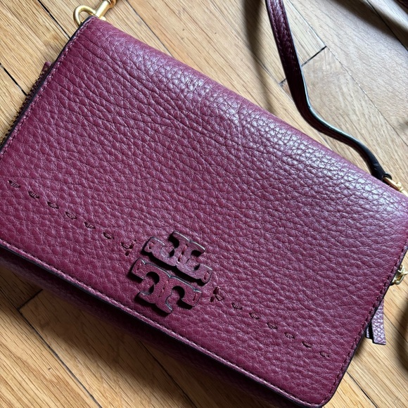 Tory Burch McGraw Embellished Pebbled Leather Wallet Crossbody Burgundy Heritage - Picture 1 of 10